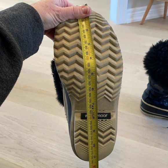 Sorel Winter Boots - Pony Hair with Swarovski Crystal Accents - Size 7 - Picture 11 of 11